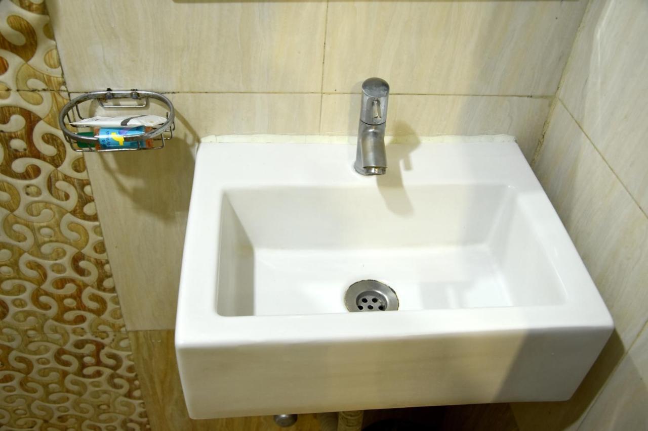 Hotel Galaxy Comforts Mumbai Exterior photo